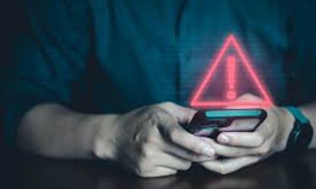Cảnh báo: Điện thoại xuất hiện 3 dấu hiệu này, rất có thể bạn đã bị theo dõi, nhiều người vô tình bỏ qua và phải trả giá đắt