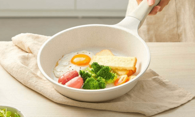 Lời khuyên quan trọng đến những gia đình đang dùng chảo