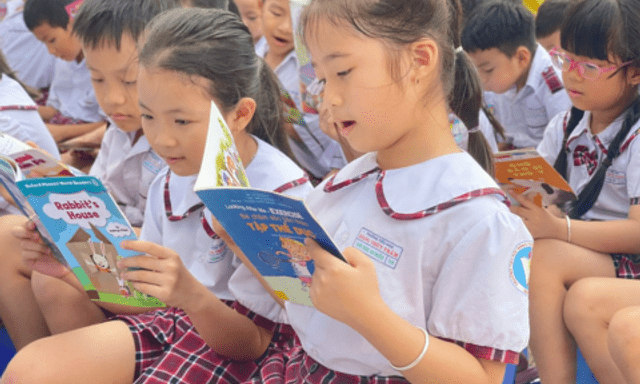 Một trường tiểu học thông báo khẩn cho học sinh học online, dừng ăn bán trú