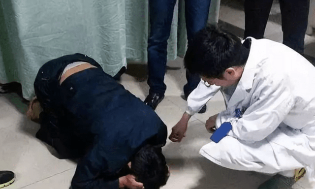 Bé gái 8 tuổi bất ngờ qua đời vì ung thư thận, cha bật khóc: Tất cả là tại tôi
