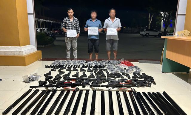 Khám xét nơi ở của người đàn ông SN 1987, thu giữ hàng nghìn linh kiện, phụ kiện cùng 40kg bi sắt