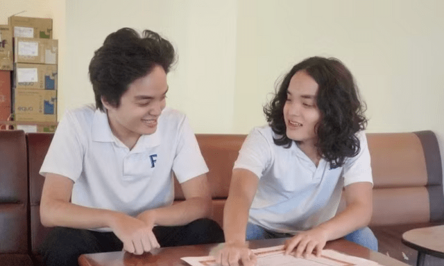 23 tuổi cùng đạt 9.0 IELTS, cặp song sinh tiết lộ cách học tiếng Anh ai cũng có thể làm: Lên Internet tìm đúng thứ mình thích