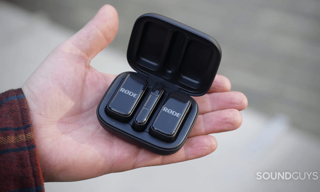 Nhỏ như hộp tai nghe, chất lượng vượt xa micro điện thoại: Rode Wireless Micro có thực sự là chân ái của vlogger?