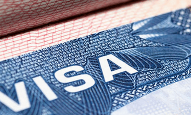 Mỹ tạm hoãn quy định siết visa với 2 nhóm đối tượng người nước ngoài
