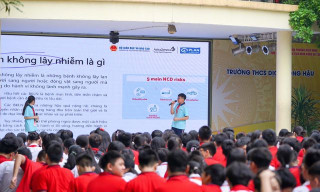 Khởi động dự án Sức khỏe Thanh thiếu niên Việt Nam giai đoạn 2026–2029: Trao quyền Giám đốc Quốc gia tượng trưng cho nữ sinh lớp 9