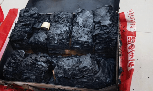 Hơn 200.000 NDT tiền dưỡng già cháy thành than: Đôi vợ chồng Trung Quốc mang đến ngân hàng và nhận lại kết quả bất ngờ