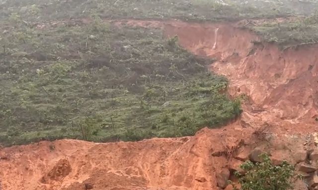 Hà Tĩnh: Sạt lở núi Rú Rác