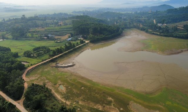 Hà Tĩnh: Đập Háp 'trơ đáy', hàng chục héc-ta lúa bị ảnh hưởng