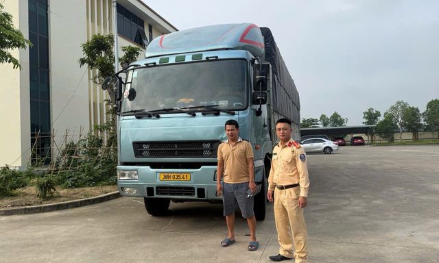 Hà Tĩnh: Xử phạt tài xế lái xe ngược chiều bị phản ánh lên mạng xã hội