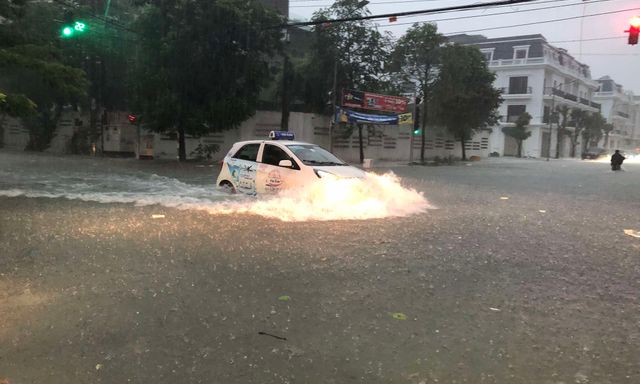 Nghệ An: Mưa lớn gây ngập lụt, nhiều trường học ở TP Vinh thông báo cho học sinh nghỉ học