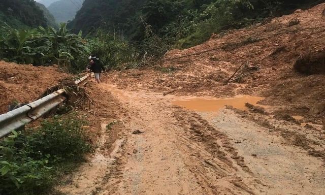 Thanh Hóa: Sạt lở hơn 200 điểm trên các tuyến quốc lộ, giao thông chia cắt