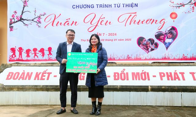 Xuân Yêu Thương mùa thứ 7 mang quà Tết đến với người dân miền Tây xứ Nghệ