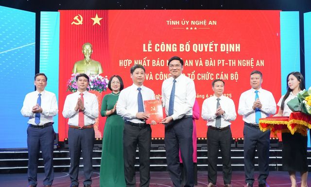 Công bố quyết định hợp nhất Báo và Đài Phát thanh - Truyền hình Nghệ An