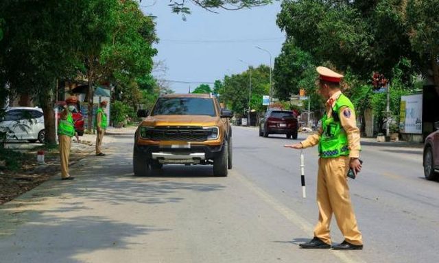  CSGT Nghệ An phối hợp Công an xã mở đợt cao điểm xử lý nồng độ cồn 