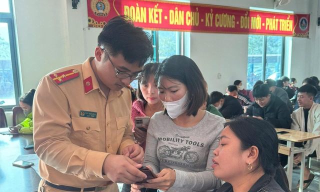 Nghệ An: Sau 2 giờ sát hạch, học viên nhận giấy phép lái xe qua VneTraffic