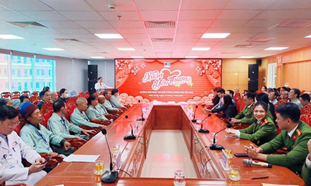 Nghệ An: Công an xã Thần Lĩnh tổ chức chương trình “Xuân yêu thương” giúp đỡ hoàn cảnh khó khăn dịp Tết Nguyên Đán