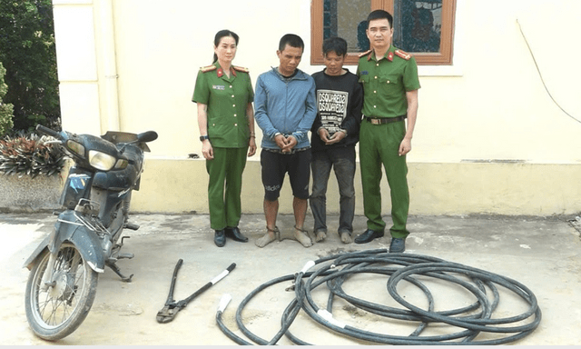 Bắt 2 đối tượng nhiều tiền án trộm cắp dây cáp điện của hợp tác xã