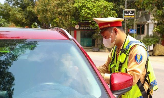  Nghệ An xử lý trên 1.400 trường hợp vi phạm an toàn giao thông trong dịp lễ 30/4
