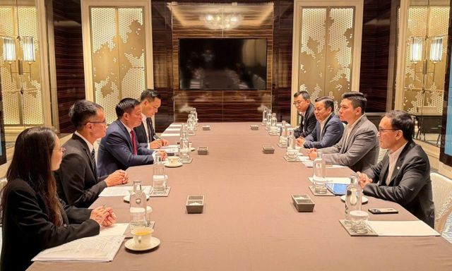 Bí thư Tỉnh ủy Nghệ An Nguyễn Khắc Thận làm việc với Chủ tịch Tập đoàn VSIP Group tại Singapore