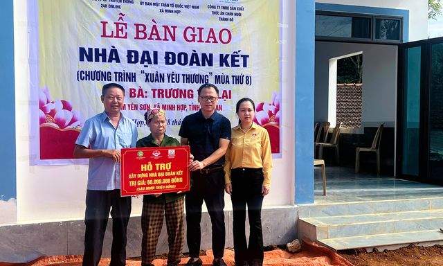 Bàn giao nhà tình nghĩa Xuân Yêu Thương mùa 8
