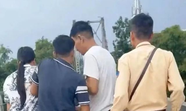  CSGT Nghệ An kịp thời giải cứu người phụ nữ nghi có ý định nhảy cầu