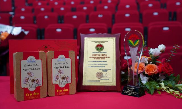 Chọn trà sen có nguồn gốc minh bạch - Cách người tiêu dùng bảo vệ trải nghiệm và giá trị món quà