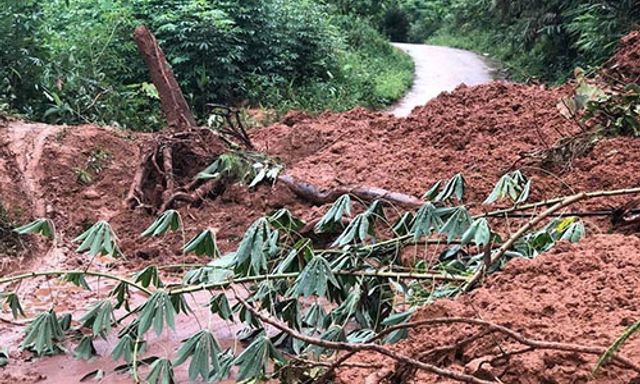 Nghệ An: Huyện Kỳ Sơn bác thông tin 400 người dân bản Cha Nga bị cô lập