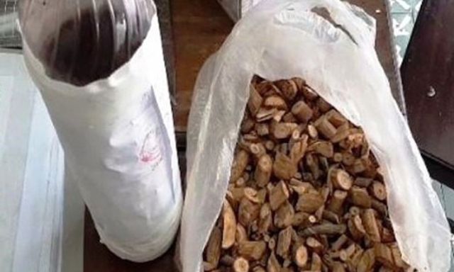 2 người đàn ông tử vong sau khi uống rượu ngâm rễ cây