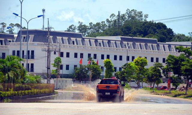 Nghệ An: Tiềm ẩn nguy cơ tai nạn trên tuyến đường 300 tỷ đồng đã xuống cấp