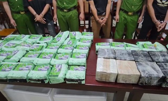 Triệt xoá đường dây buôn ma tuý xuyên quốc gia, thu giữ 60 bánh heroin và 37kg ma tuý đá