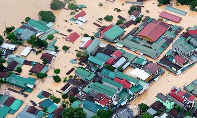 Lũ lịch sử khiến nhiều bản làng ở miền núi Nghệ An chìm trong biển nước