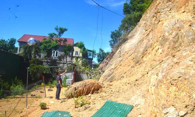 Nghệ An: Người dân sống thấp thỏm dưới chân núi sạt lở