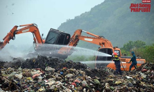 Huy động nhiều lực lượng, phương tiện khống chế bãi rác cháy âm ỉ nhiều ngày ở Nghệ An