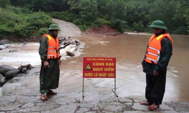 Nhiều nơi ở Quảng Bình bị chia cắt trước khi bão số 4 đổ bộ