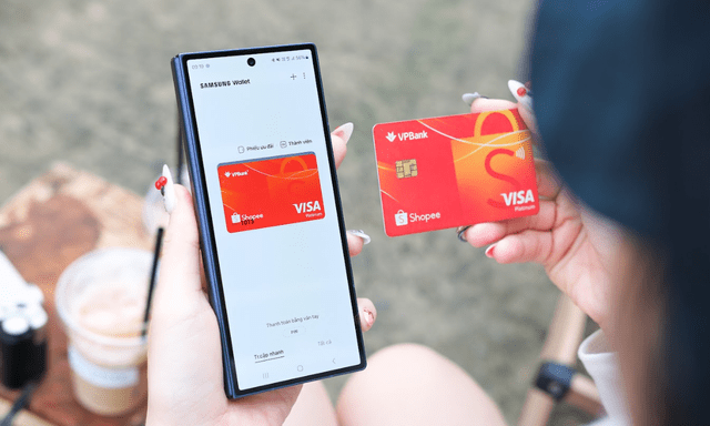 Khi Samsung Wallet kết hợp với màn hình ngoài Z series: Một chạm thanh toán, an toàn mọi tiện ích