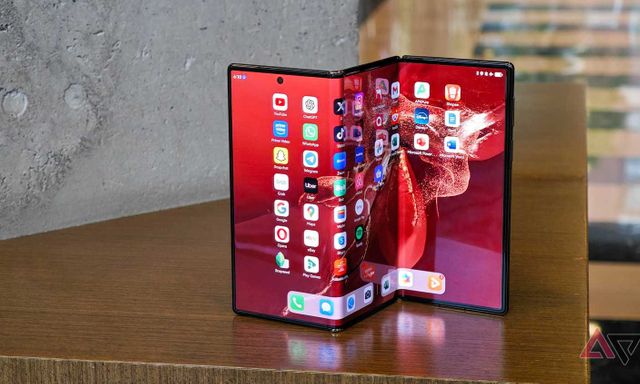 Smartphone gập ba Huawei Mate XT chính thức được mở bán ra toàn cầu, giá gần 100 triệu VNĐ