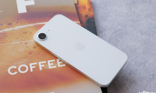 Mở hộp iPhone 16e chính hãng VN/A và những điều bất ngờ: Có lẽ chỉ Apple mới dám làm điều này!