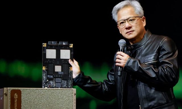 CEO NVIDIA cảnh báo khẩn: Ngành chip Trung Quốc chỉ còn cách Mỹ 