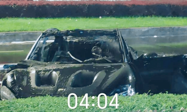 Xe điện Xiaomi SU7 Ultra bốc cháy sau tai nạn, người đi đường bất lực giải cứu