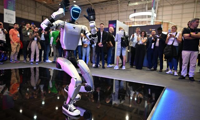 Trung Quốc siết chặt quản lý ngành robot hình nhân trước nguy cơ 