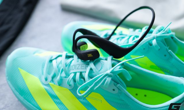 Trải nghiệm JBL Endurance Pace: Tai nghe thể thao dạng mở, khung titan dẻo dai và khả năng tự làm khô độc đáo, giá chưa tới 2 triệu đồng