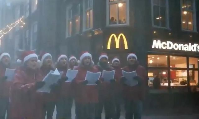 McDonald's đăng quảng cáo Giáng Sinh làm bằng AI, dân mạng chê bai dữ dội khiến hãng phải gỡ vội