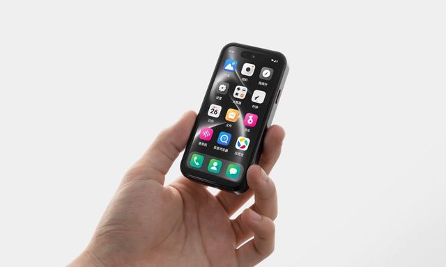 Điện thoại Android mini hãng lạ chỉ 4 inch, thiết kế đẹp, cấu hình khá, pin 3000mAh dùng thoải mái 2 ngày, ở Việt Nam giá tầm 3 triệu