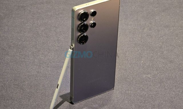 Ấn Độ triệt phá đường dây làm điện thoại Samsung giả 