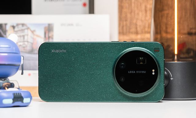 Ảnh thực tế điện thoại siêu zoom, siêu camera giá 26 triệu đồng của Xiaomi vừa ra mắt: Có một chi tiết mang từ iPhone 4 sang, liệu bạn có để ý?