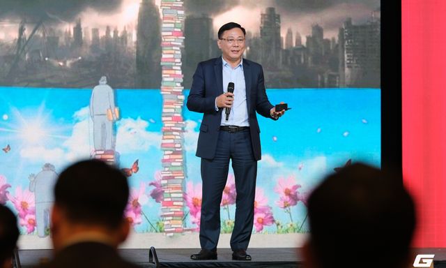 CEO trẻ đang bận 