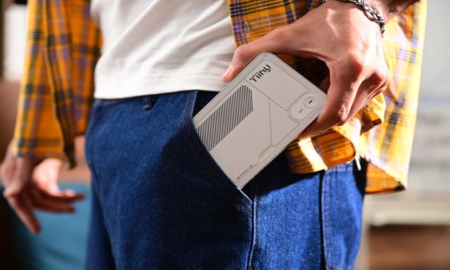 Mini PC này bé như viên pin dự phòng bỏ túi, xử lý AI offline, RAM đến 80GB, SSD 1TB, chạy cả ngày không nóng