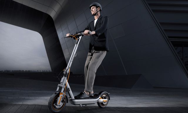 Xiaomi bán xe Scooter chạy 70km/lần sạc, có Apple Find My, giảm xóc xịn, thiết kế gập gọn