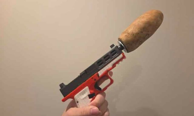 Chuyện thật như đùa tại Mỹ: Củ khoai tây được chính phủ cấp phép trở thành nòng giảm thanh súng 9mm