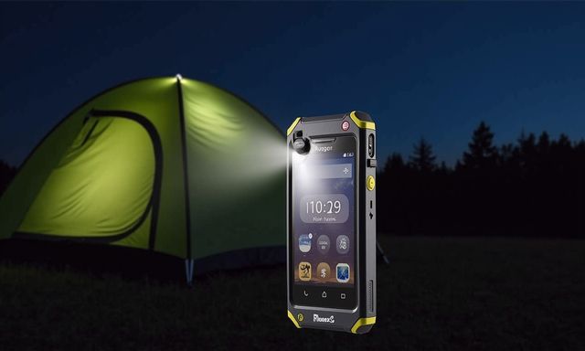 Ra mắt điện thoại siêu bền có máy chiếu, pin 17.600mAh, đèn pin siêu sáng, camera soi đêm 64MP